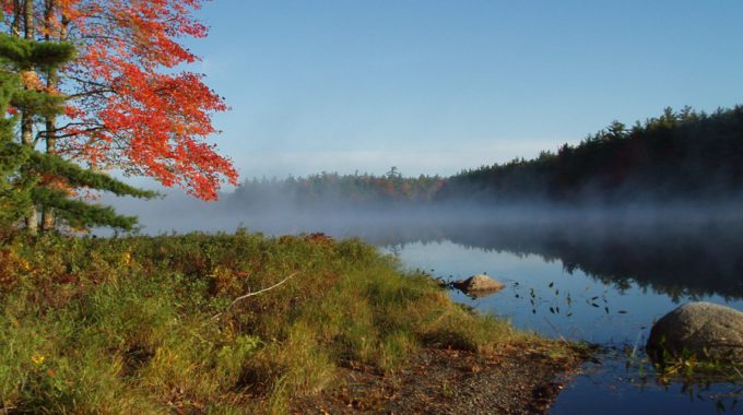 Herbstliche Farben Am See